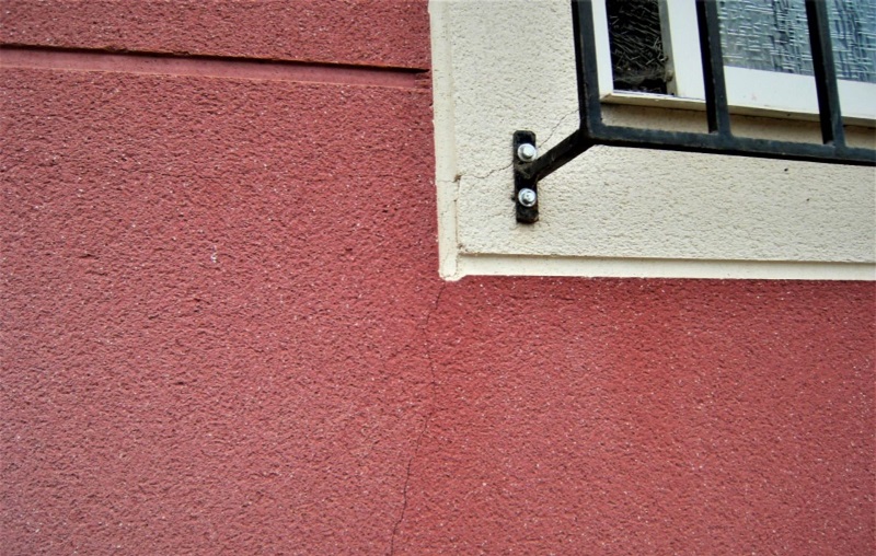 cracking of facade building stone